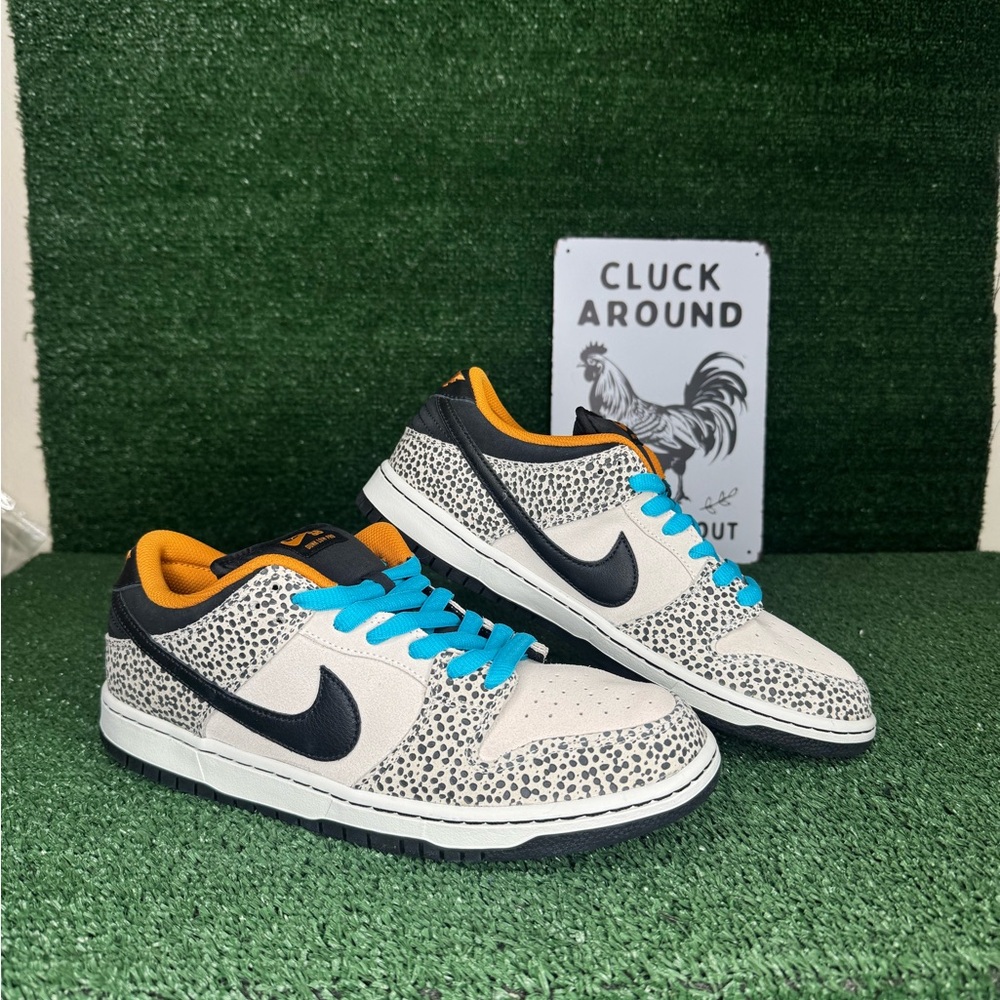 Nike Men's Black and Cream Sneakers with Blue Laces